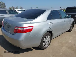 2007 Toyota Camry CE z VIN 4T1BE46K37U193771, wystawiony jako IAAI lot #42386583 z przebiegiem 166 233 mil mil oraz . Historia ofert i sprzedaży dostępna na DreamBid. Obrazek 4.