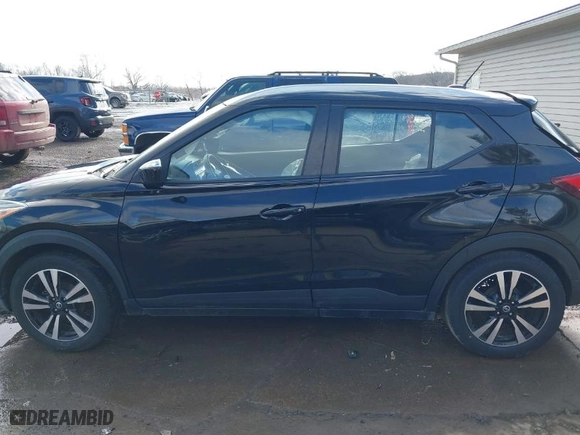 2020 Nissan Kicks SV with VIN 3N1CP5CV5LL496923, listed as a IAAI auction lot 41440962 with 89,782 mi miles. Bid and sale history available at carsss.com. Image 13.