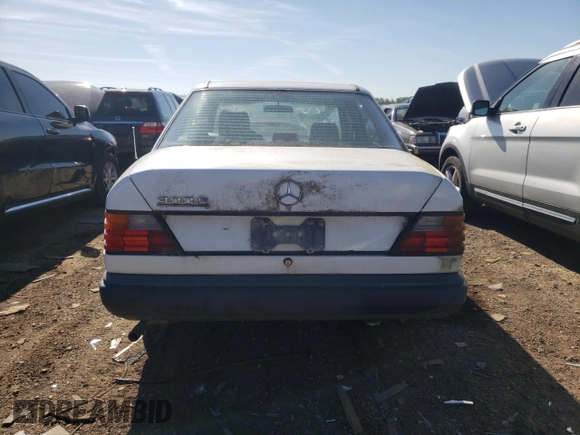 1988 Mercedes-Benz 300 E с VIN WDBEA30DXJA700058, выставлен на аукционе Copart как лот 58342374 с пробегом 210 787 миль миль и Чистый • Clean title. История ставок и продаж доступна на DreamBid. Изображение 6.