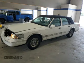 1996 Lincoln Town Car Executive with VIN 1LNLM81W7TY733585, listed as a Copart auction lot 59906215 with 100,933 mi miles and Clean title. Bid and sale history available at DreamBid. Image 1.