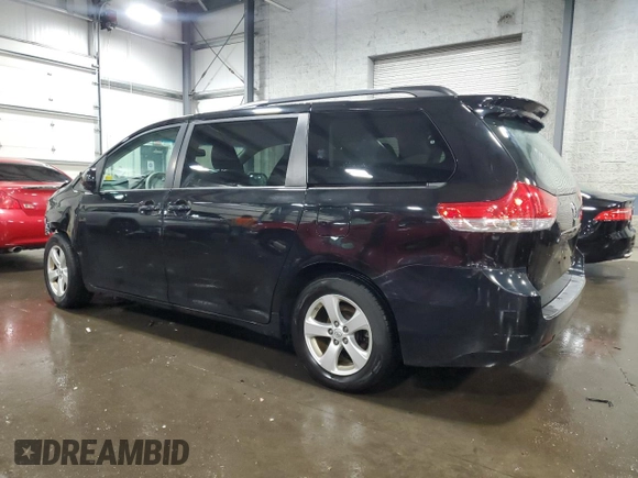 2014 Toyota Sienna LE AAS z VIN 5TDKK3DC0ES432309, wystawiony jako Copart lot #54094805 z przebiegiem 139 342 mil mil oraz Szkoda całkowita • Salvage title. Historia ofert i sprzedaży dostępna na DreamBid. Obrazek 2.