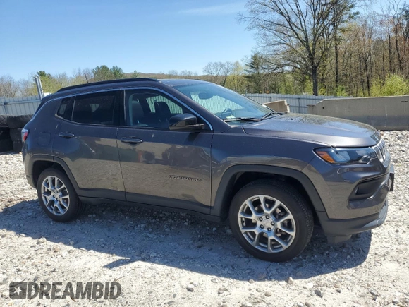 2022 Jeep Compass Latitude Lux with VIN 3C4NJDFB2NT164072, listed as a Copart auction lot 55399095 with 33,666 mi miles and Salvage title. Bid and sale history available at DreamBid. Image 4.