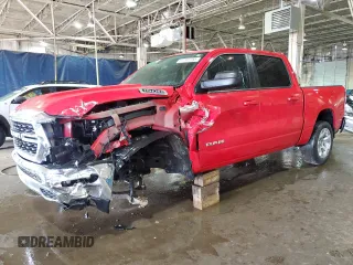 2022 Ram 1500 Big Horn z VIN 1C6SRFFT2NN352811, wystawiony jako Copart lot #51741755 z przebiegiem 61 705 mil mil oraz Szkoda całkowita • Salvage title. Historia ofert i sprzedaży dostępna na DreamBid. Obrazek 1.