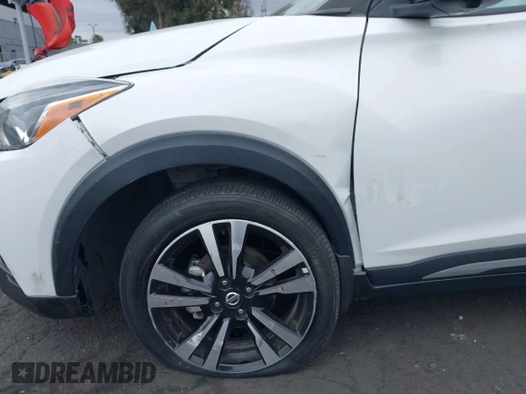 2020 Nissan Kicks SR z VIN 3N1CP5DV2LL543887, wystawiony jako IAAI lot #42153454 z przebiegiem 25 573 mil mil oraz . Historia ofert i sprzedaży dostępna na DreamBid. Obrazek 6.