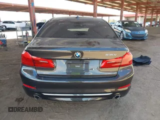 2019 BMW 5 Series 530i z VIN WBAJA5C52KWW20562, wystawiony jako IAAI lot #42075298 z przebiegiem Nie podano mil oraz . Historia ofert i sprzedaży dostępna na DreamBid. Obrazek 16.