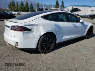 2014 Tesla Model S 60 with VIN 5YJSA1H15EFP53881, listed as a Copart auction lot 45136545 with 111,143 mi miles and Salvage Title. Bid and sale history available at DreamBid. Image 3.