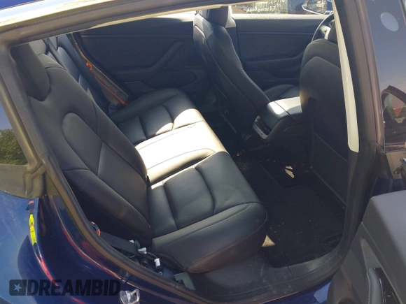 2018 Tesla Model 3 Long Range Battery z VIN 5YJ3E1EB0JF064945, wystawiony jako IAAI lot #42198286 z przebiegiem 35 112 mil mil oraz . Historia ofert i sprzedaży dostępna na DreamBid. Obrazek 8.