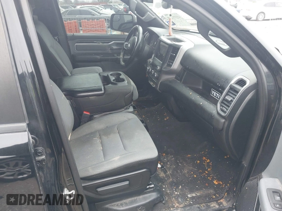 2021 Ram 1500 Big Horn z VIN 1C6RREFG7MN630189, wystawiony jako IAAI lot #41371219 z przebiegiem 62 613 mil mil oraz . Historia ofert i sprzedaży dostępna na DreamBid. Obrazek 5.