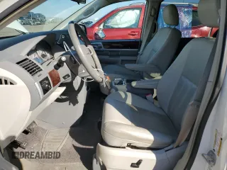 2009 Chrysler Town & Country Touring with VIN 2A8HR54XX9R675671, listed as a Copart auction lot 43807405 with 110,504 mi miles and Salvage Title. Bid and sale history available at DreamBid. Image 7.