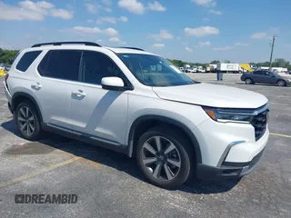 2024 Honda Pilot Touring z VIN 5FNYG2H72RB016937, wystawiony jako IAAI lot #42137854 z przebiegiem 18 028 mil mil oraz . Historia ofert i sprzedaży dostępna na DreamBid. Obrazek 1.