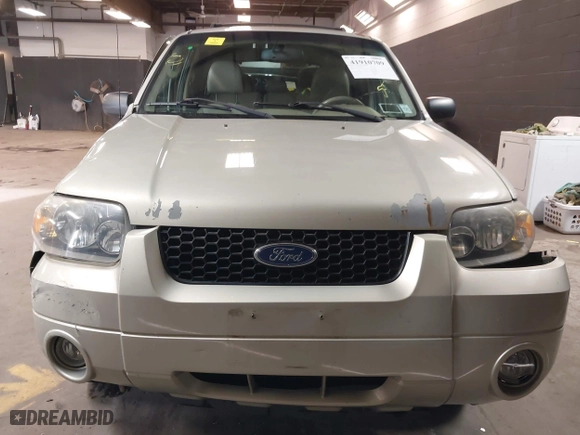 2005 Ford Escape Limited with VIN 1FMYU94195KB62327, listed as a IAAI auction lot 41910709 with 116,086 mi miles. Bid and sale history available at carsss.com. Image 13.