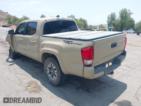 2017 Toyota Tacoma SR5 z VIN 3TMAZ5CN8HM039863, wystawiony jako IAAI lot #42384198 z przebiegiem 53 142 mil mil oraz . Historia ofert i sprzedaży dostępna na DreamBid. Obrazek 3.
