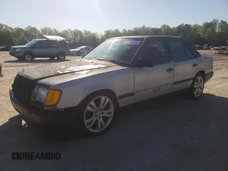 1988 Mercedes-Benz 300 with VIN WDBEA30D3JA683278, listed as a Copart auction lot 51253825 with 135,890 mi miles and Clean Title. Bid and sale history available at carsss.com. Image 1.