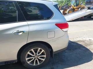 2013 Nissan Pathfinder Platinum с VIN 5N1AR2MM9DC664395, выставлен на аукционе IAAI как лот 42631512 с пробегом 136 335 миль миль и . История ставок и продаж доступна на DreamBid. Изображение 6.