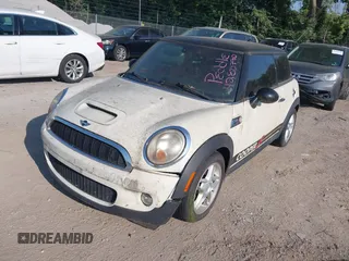 2007 MINI Hardtop S z VIN WMWMF73567TL88079, wystawiony jako IAAI lot #42820770 z przebiegiem Nie podano mil oraz . Historia ofert i sprzedaży dostępna na DreamBid. Obrazek 2.