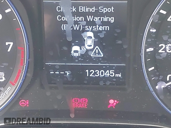 2019 Hyundai Kona Limited with VIN KM8K33A58KU240609, listed as a IAAI auction lot 41272652 with 123,045 mi miles. Bid and sale history available at carsss.com. Image 7.