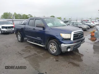 2011 Toyota Tundra z VIN 5TFRM5F16BX023690, wystawiony jako IAAI lot #41931940 z przebiegiem 273 541 mil mil oraz . Historia ofert i sprzedaży dostępna na DreamBid. Obrazek 1.