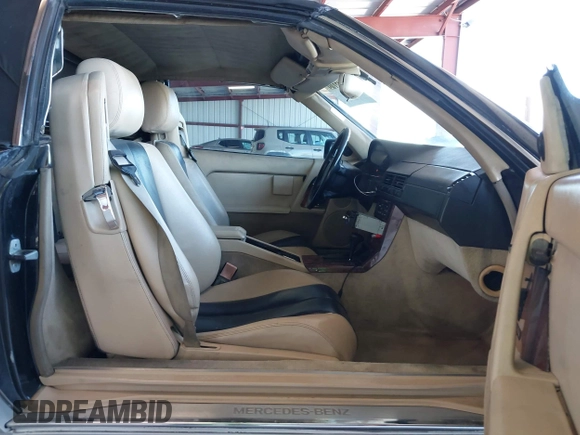 1990 Mercedes-Benz 500 z VIN WDBFA66E6LF010254, wystawiony jako IAAI lot #41942109 z przebiegiem 100 274 mil mil oraz . Historia ofert i sprzedaży dostępna na DreamBid. Obrazek 5.