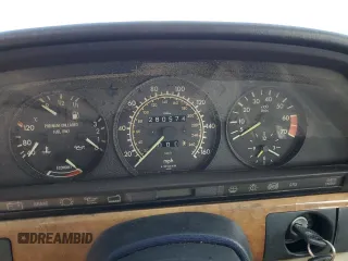 1989 Mercedes-Benz 560 with VIN WDBCA39E8KA469603, listed as a Copart auction lot 82986634 with 81,490 mi miles and Clean Title. Bid and sale history available at DreamBid. Image 9.