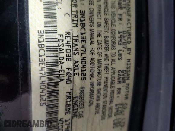 2007 Nissan Versa S z VIN 3N1BC13E47L404125, wystawiony jako Copart lot #57893205 z przebiegiem Nie podano mil oraz Szkoda całkowita • Salvage title. Historia ofert i sprzedaży dostępna na DreamBid. Obrazek 13.