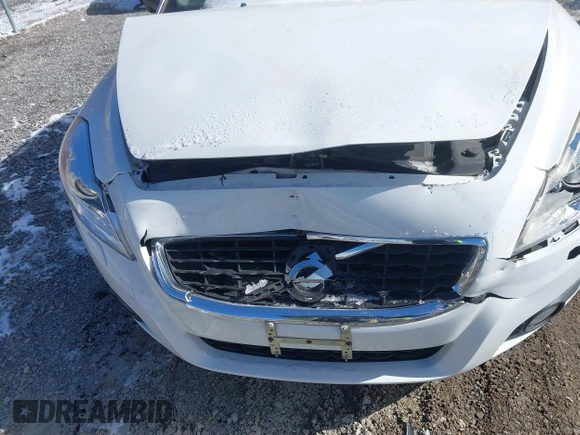 2013 Volvo C70 T5 with VIN YV1672MC5DJ142005, listed as a IAAI auction lot 41634212 with 94,435 mi miles. Bid and sale history available at carsss.com. Image 6.