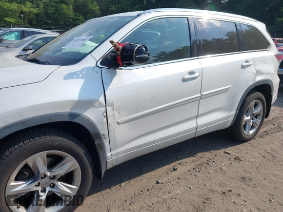 2015 Toyota Highlander Limited with VIN 5TDDKRFH5FS221483, listed as a IAAI auction lot 42517481 with 89,481 mi miles and . Bid and sale history available at DreamBid. Image 6.