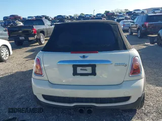 2010 MINI Convertible S z VIN WMWMS3C57ATY08721, wystawiony jako IAAI lot #41740378 z przebiegiem 122 880 mil mil oraz . Historia ofert i sprzedaży dostępna na DreamBid. Obrazek 16.