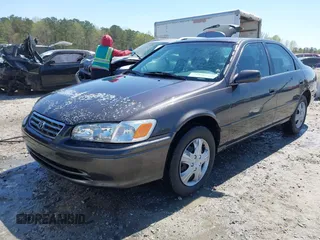 2000 Toyota Camry CE z VIN 4T1BG22K5YU989265, wystawiony jako IAAI lot #41800338 z przebiegiem 381 964 mil mil oraz . Historia ofert i sprzedaży dostępna na DreamBid. Obrazek 2.