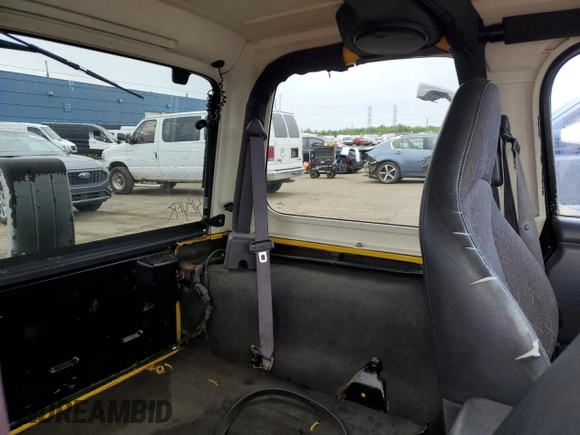 2002 Jeep Wrangler Sport z VIN 1J4FA49S22P763189, wystawiony jako Copart lot #57650295 z przebiegiem 197 383 mil mil oraz Czysty tytuł • Clean title. Historia ofert i sprzedaży dostępna na DreamBid. Obrazek 10.