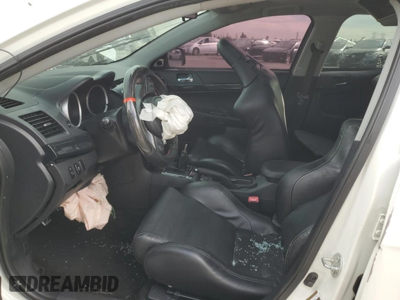 2014 Mitsubishi Lancer Evolution GSR z VIN JA32W8FV2EU019253, wystawiony jako Copart lot #86615084 z przebiegiem 104 894 mil mil oraz Szkody całkowita. Historia ofert i sprzedaży dostępna na DreamBid. Obrazek 7.