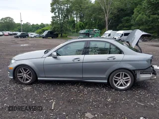 2012 Mercedes-Benz C 300 Sport z VIN WDDGF8BB6CR227659, wystawiony jako IAAI lot #42707331 z przebiegiem 131 822 mil mil oraz . Historia ofert i sprzedaży dostępna na DreamBid. Obrazek 14.