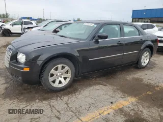 2006 Chrysler 300 z VIN 2C3KA53G46H136166, wystawiony jako Copart lot #57636115 z przebiegiem 44 186 mil mil oraz Czysty tytuł • Clean title. Historia ofert i sprzedaży dostępna na DreamBid. Obrazek 1.