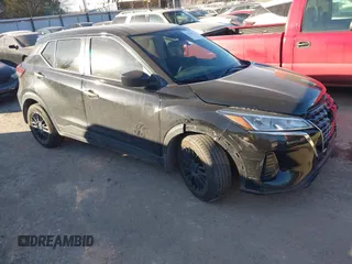 2022 Nissan Kicks S z VIN 3N1CP5BV8NL515288, wystawiony jako IAAI lot #41691806 z przebiegiem 66 626 mil mil oraz . Historia ofert i sprzedaży dostępna na DreamBid. Obrazek 1.