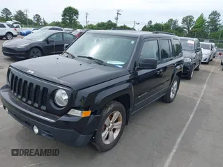 2015 Jeep Patriot Latitude z VIN 1C4NJRFBXFD169475, wystawiony jako IAAI lot #42194444 z przebiegiem 197 456 mil mil oraz . Historia ofert i sprzedaży dostępna na DreamBid. Obrazek 2.