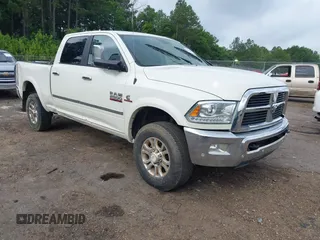 2018 Ram 2500 Laramie z VIN 3C6UR5FL9JG150389, wystawiony jako IAAI lot #42514509 z przebiegiem 336 257 mil mil oraz . Historia ofert i sprzedaży dostępna na DreamBid. Obrazek 1.