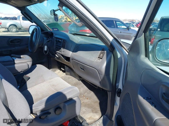 2004 Ford F-150 Heritage XL with VIN 2FTRX17244CA31380, listed as a IAAI auction lot 41753528 with 1 mi miles. Bid and sale history available at carsss.com. Image 5.