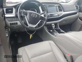 2017 Toyota Highlander XLE with VIN 5TDJZRFH8HS421579, listed as a Copart auction lot 60477245 with 121,417 mi miles and Salvage title. Bid and sale history available at DreamBid. Image 8.
