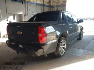 2011 Chevrolet Avalanche LTZ with VIN 3GNTKGE31BG317309, listed as a IAAI auction lot 41625790 with 280,943 mi miles. Bid and sale history available at carsss.com. Image 4.