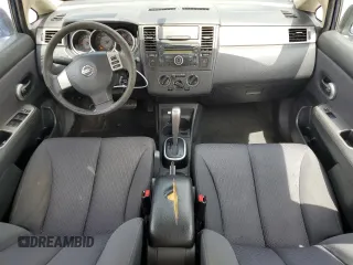 2009 Nissan Versa S z VIN 3N1BC11E89L361883, wystawiony jako Copart lot #57121985 z przebiegiem 204 638 mil mil oraz Czysty tytuł • Clean title. Historia ofert i sprzedaży dostępna na DreamBid. Obrazek 8.