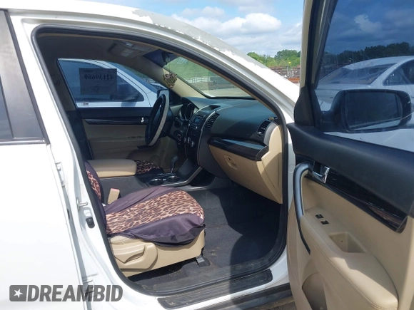 2013 Kia Sorento LX with VIN 5XYKTDA65DG415454, listed as a IAAI auction lot 42139669 with 163,476 mi miles. Bid and sale history available at carsss.com. Image 5.