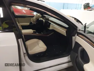 2022 Tesla Model S z VIN 5YJSA1E59NF493914, wystawiony jako IAAI lot #41626020 z przebiegiem Nie podano mil oraz . Historia ofert i sprzedaży dostępna na DreamBid. Obrazek 5.