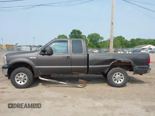 2005 Ford F-250 XL с VIN 1FTSX215X5EC32450, выставлен на аукционе IAAI как лот 42405822 с пробегом Не указан миль и . История ставок и продаж доступна на DreamBid. Изображение 14.