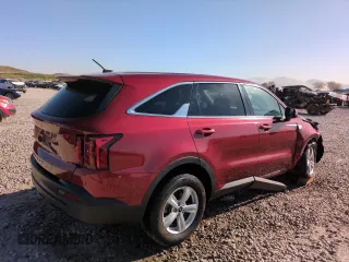 2022 Kia Sorento LX z VIN 5XYRGDLC4NG099777, wystawiony jako Copart lot #52391425 z przebiegiem 111 531 mil mil oraz Szkoda całkowita • Salvage title. Historia ofert i sprzedaży dostępna na DreamBid. Obrazek 3.