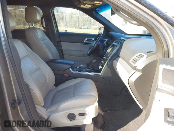 2013 Ford Explorer XLT with VIN 1FM5K7D84DGA86611, listed as a IAAI auction lot 41765690 with 189,794 mi miles. Bid and sale history available at carsss.com. Image 5.