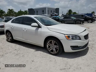 2015 Volvo S60 T5 Drive-E Premier z VIN YV126MFB8F2300710, wystawiony jako Copart lot #60067525 z przebiegiem 87 832 mil mil oraz Czysty tytuł • Clean title. Historia ofert i sprzedaży dostępna na DreamBid. Obrazek 4.
