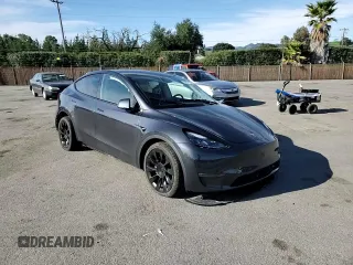 2025 Tesla Model Y Long Range with VIN 7SAYGDEE4SF272942, listed as a Copart auction lot 45817885 with 2,308 mi miles and Salvage Title. Bid and sale history available at DreamBid. Image 11.