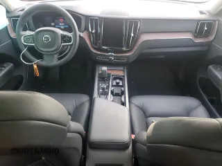 2024 Volvo XC60 Plus Dark Theme z VIN YV4L12RL5R1767754, wystawiony jako Copart lot #55004885 z przebiegiem 13 207 mil mil oraz Szkoda całkowita • Salvage title. Historia ofert i sprzedaży dostępna na DreamBid. Obrazek 8.