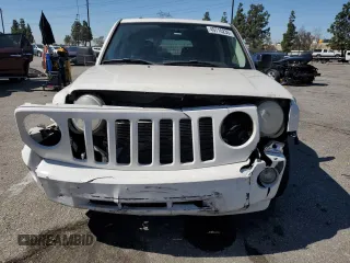 2008 Jeep Patriot Limited with VIN 1J8FT48W88D519179, listed as a Copart auction lot 49710235 with 140,578 mi miles and Salvage Title. Bid and sale history available at DreamBid. Image 5.