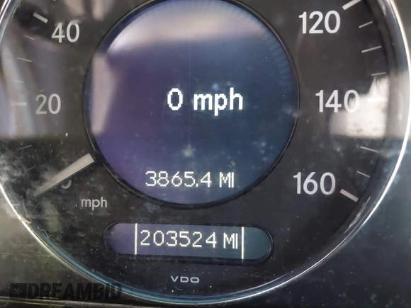 2004 Mercedes-Benz CLK 500 with VIN WDBTK75G94T023222, listed as a IAAI auction lot 42005920 with 203,524 mi miles and . Bid and sale history available at carsss.com. Image 7.