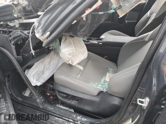 2025 Toyota Camry LE z VIN 4T1DAACK1SU542071, wystawiony jako Copart lot #54519935 z przebiegiem Nie podano mil oraz Nie do naprawy • Non repairable. Historia ofert i sprzedaży dostępna na DreamBid. Obrazek 7.